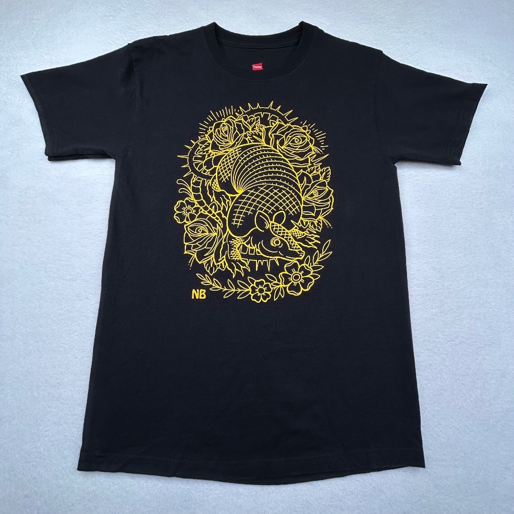 Hanes New NWOT Small Graphic American Traditional Tattoo Yellow Armadillo Roses